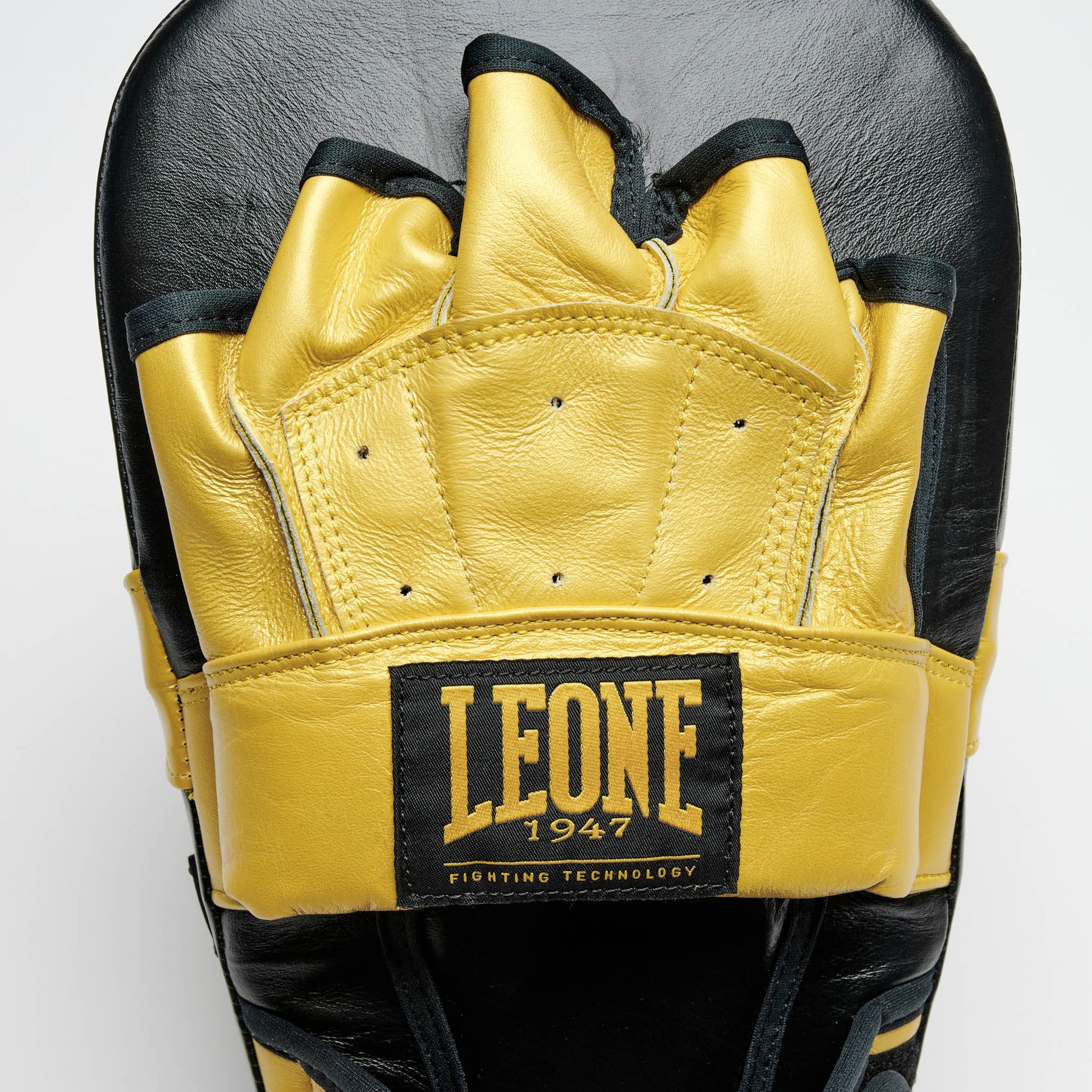 SPEED LINE STRIKING MITTS
GM520