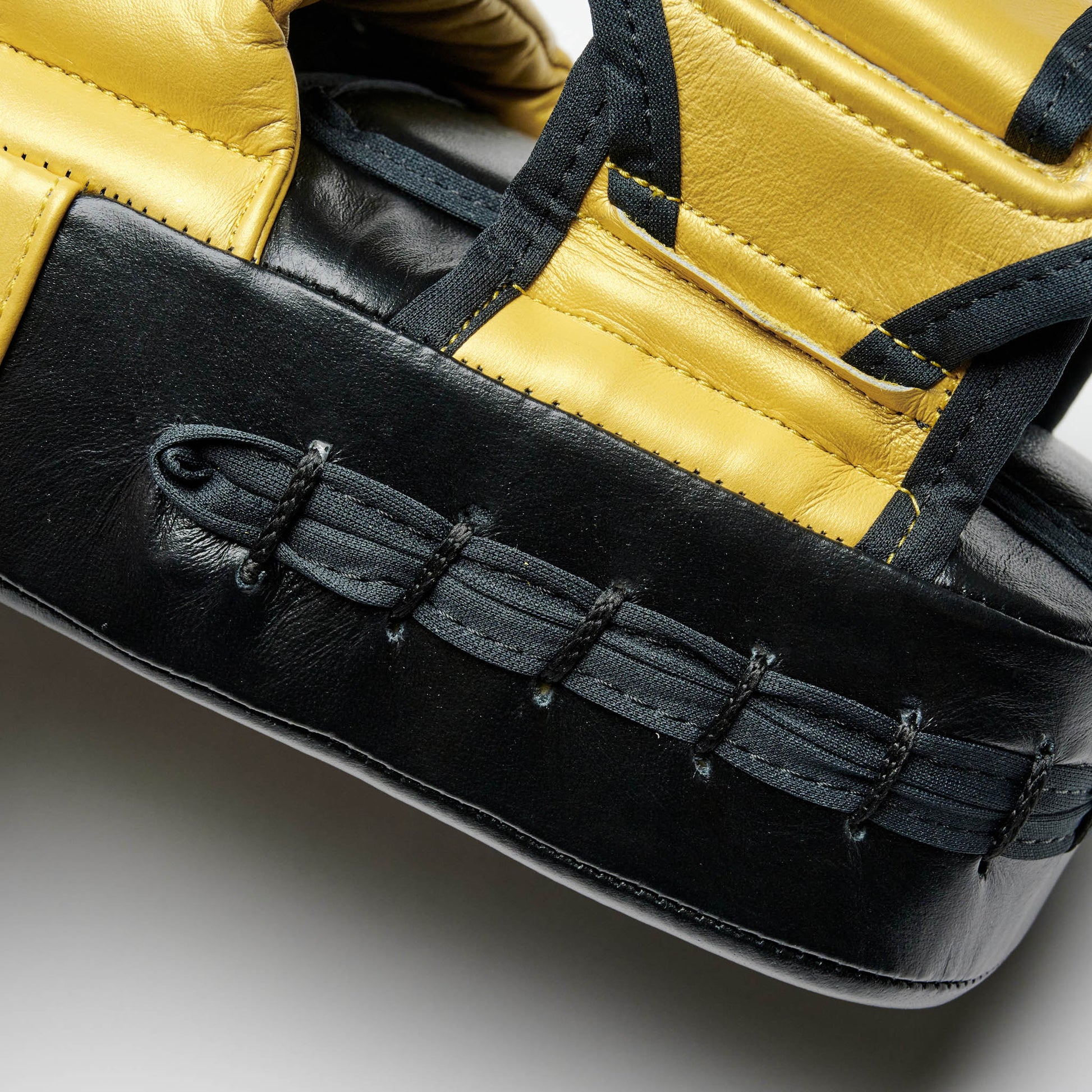 SPEED LINE STRIKING MITTS
GM520