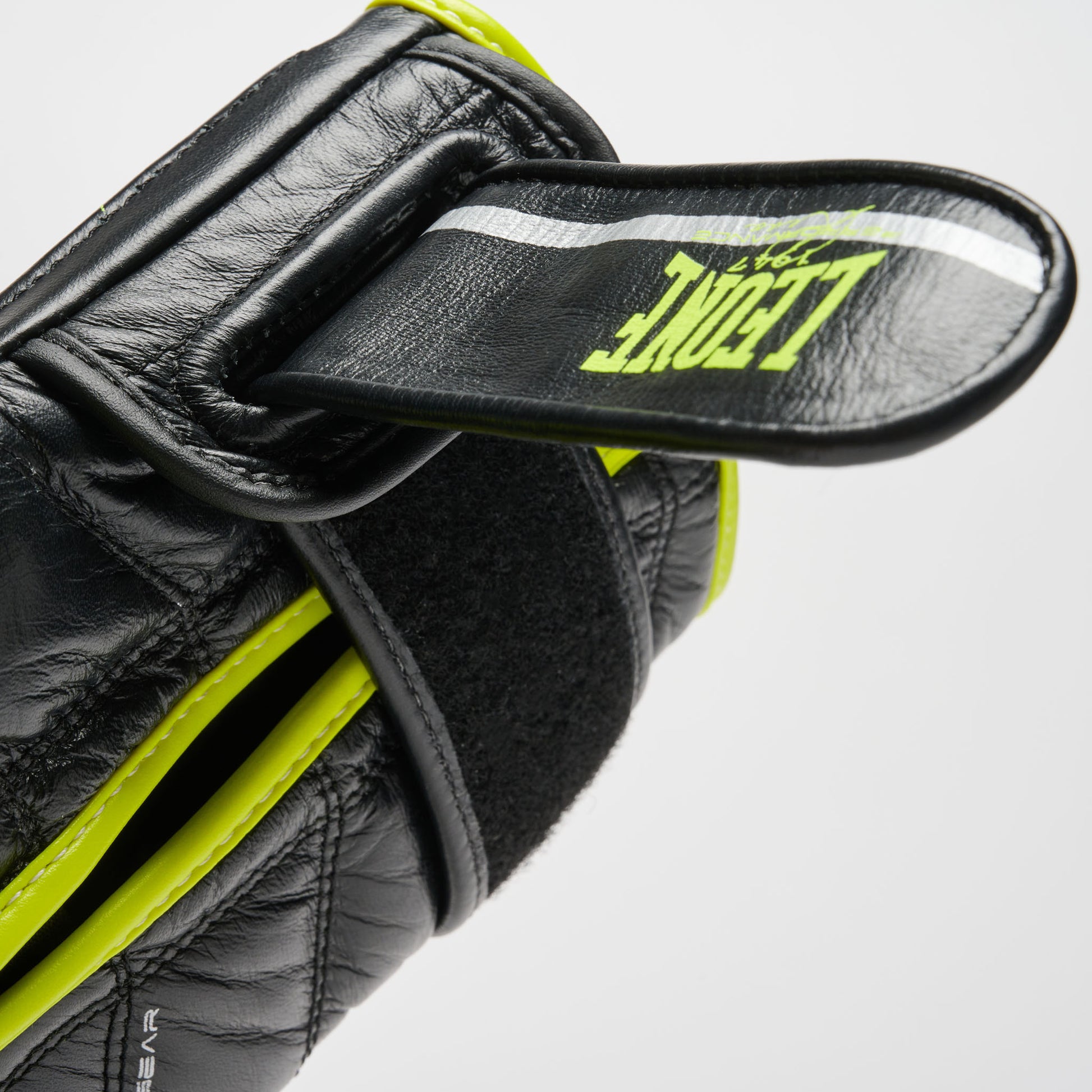REVO FLUO BOXING GLOVES
GN110F
