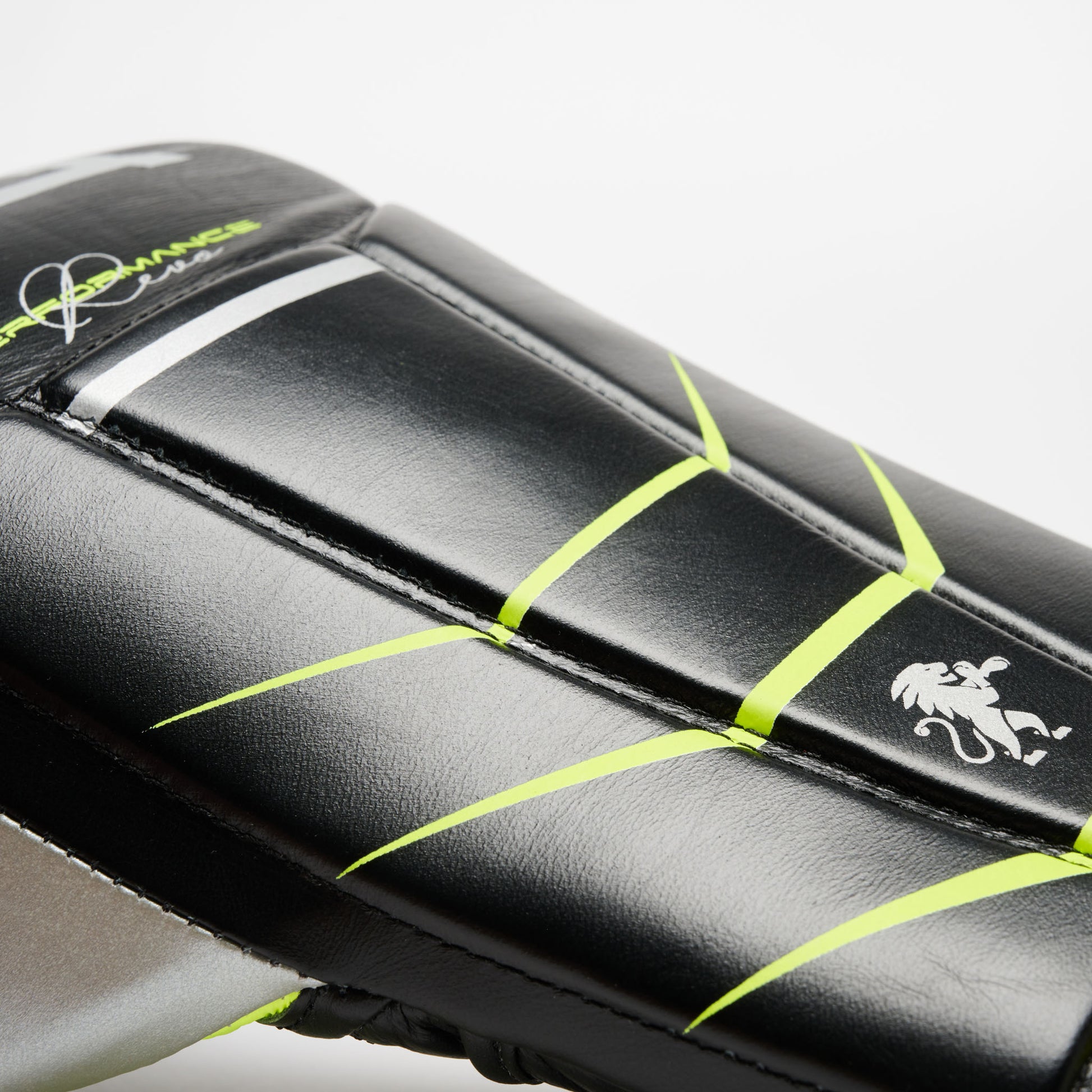 REVO FLUO BOXING GLOVES
GN110F