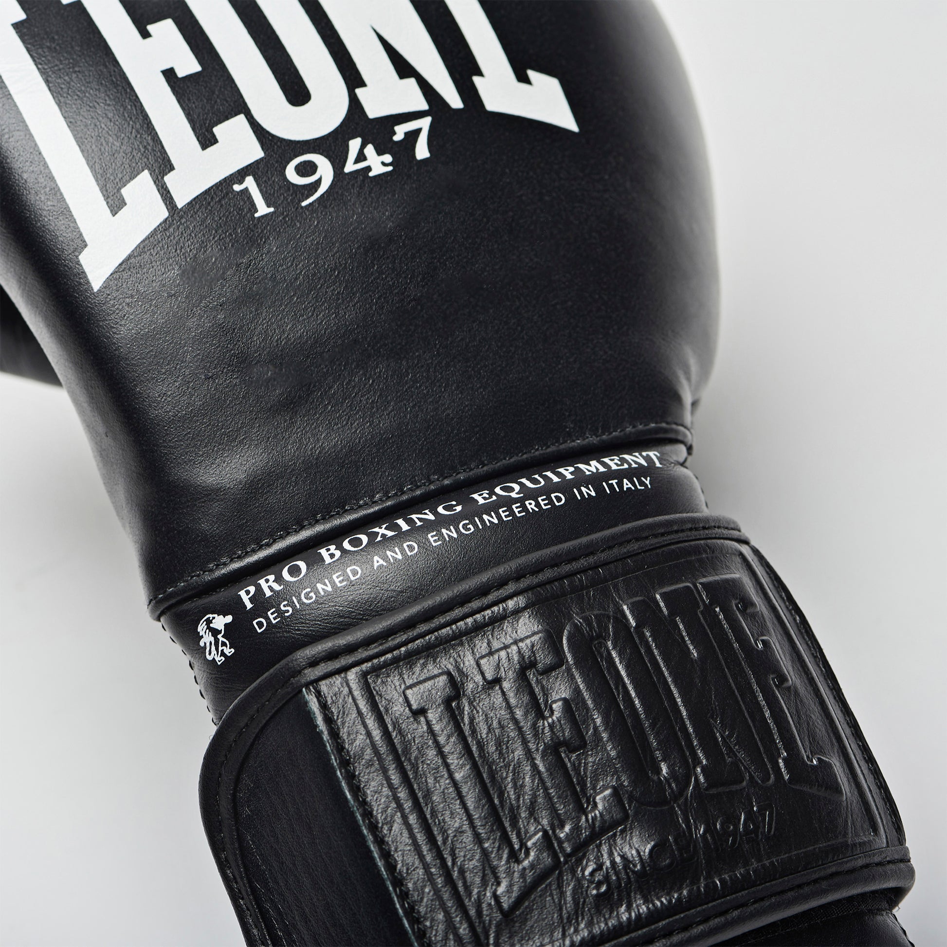 THE GREATEST BOXING GLOVES
GN111