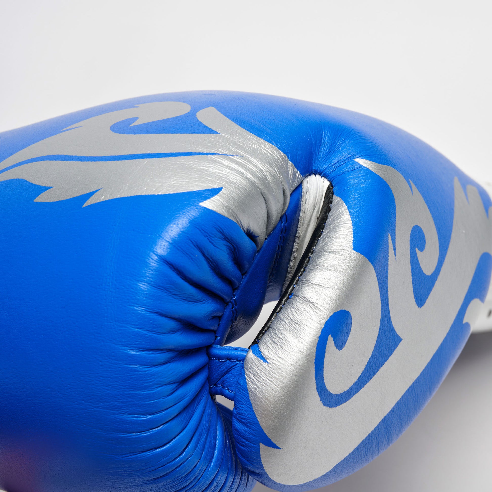BOXING GLOVES THAI STYLE
GN114