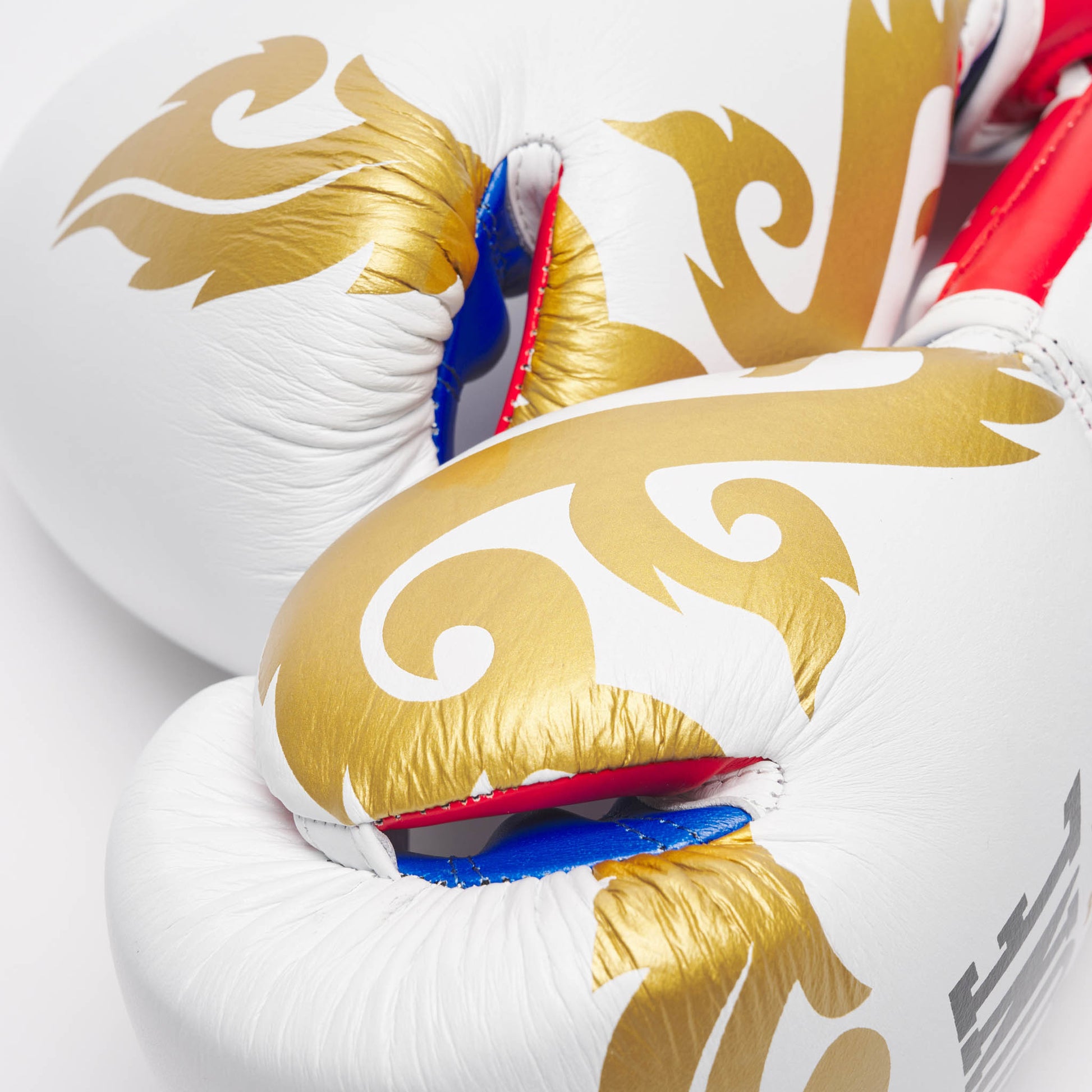 BOXING GLOVES THAI STYLE
GN114