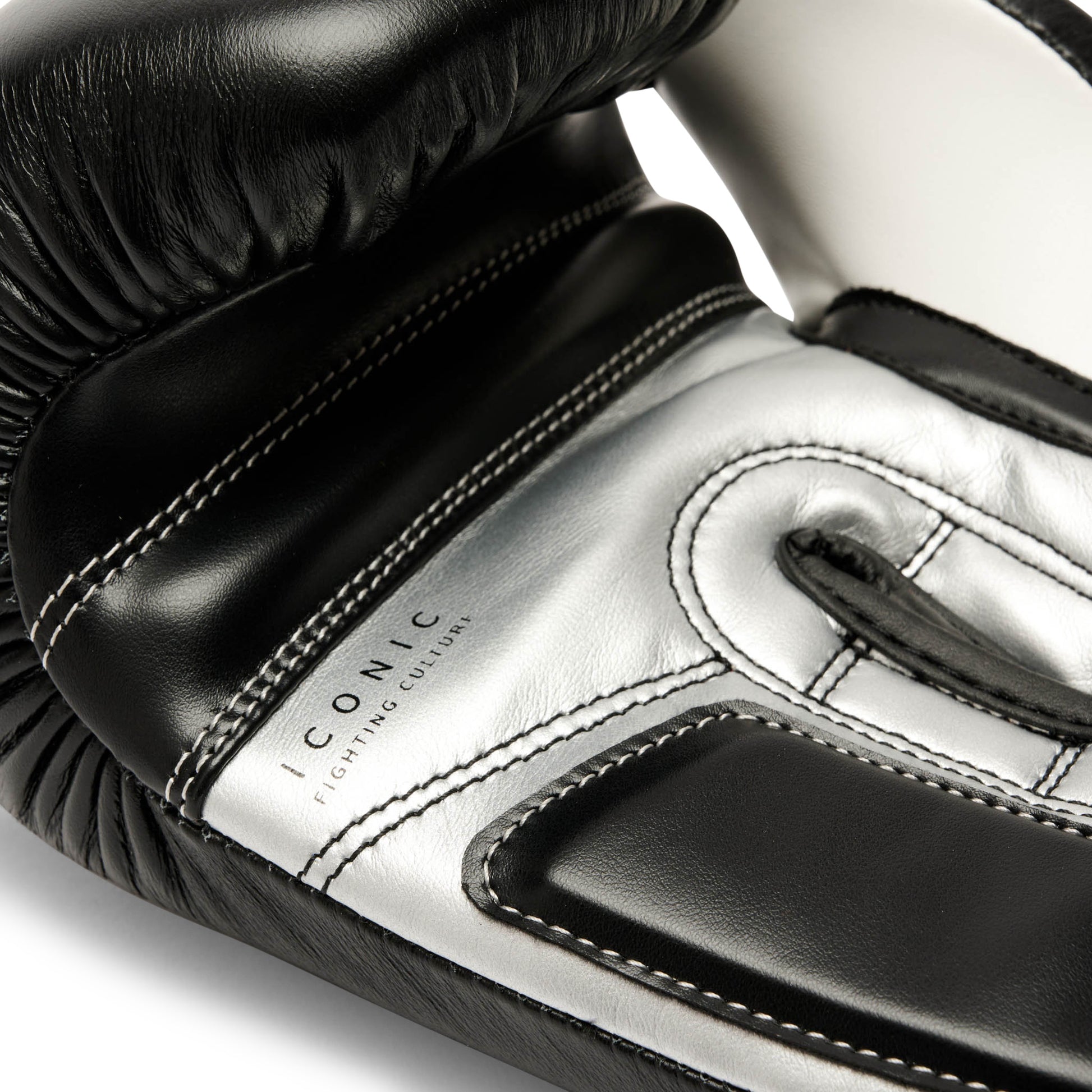 ICONIC BOXING GLOVES
GN208