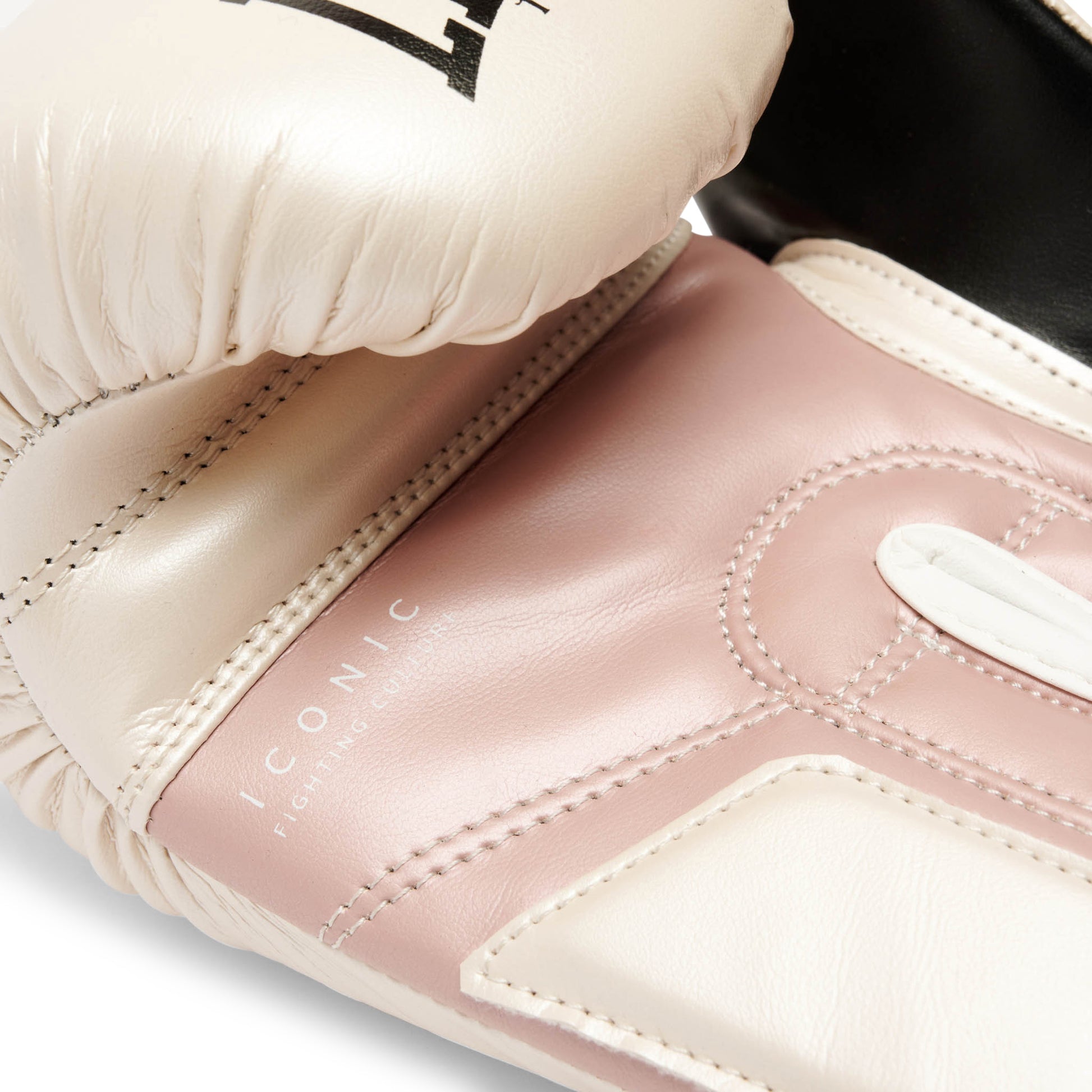 ICONIC BOXING GLOVES
GN312