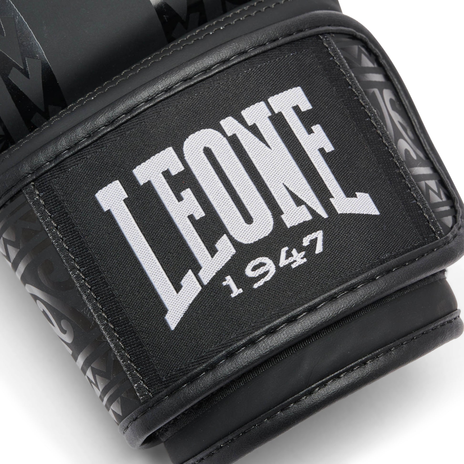 HAKA BOXING GLOVES
GN329