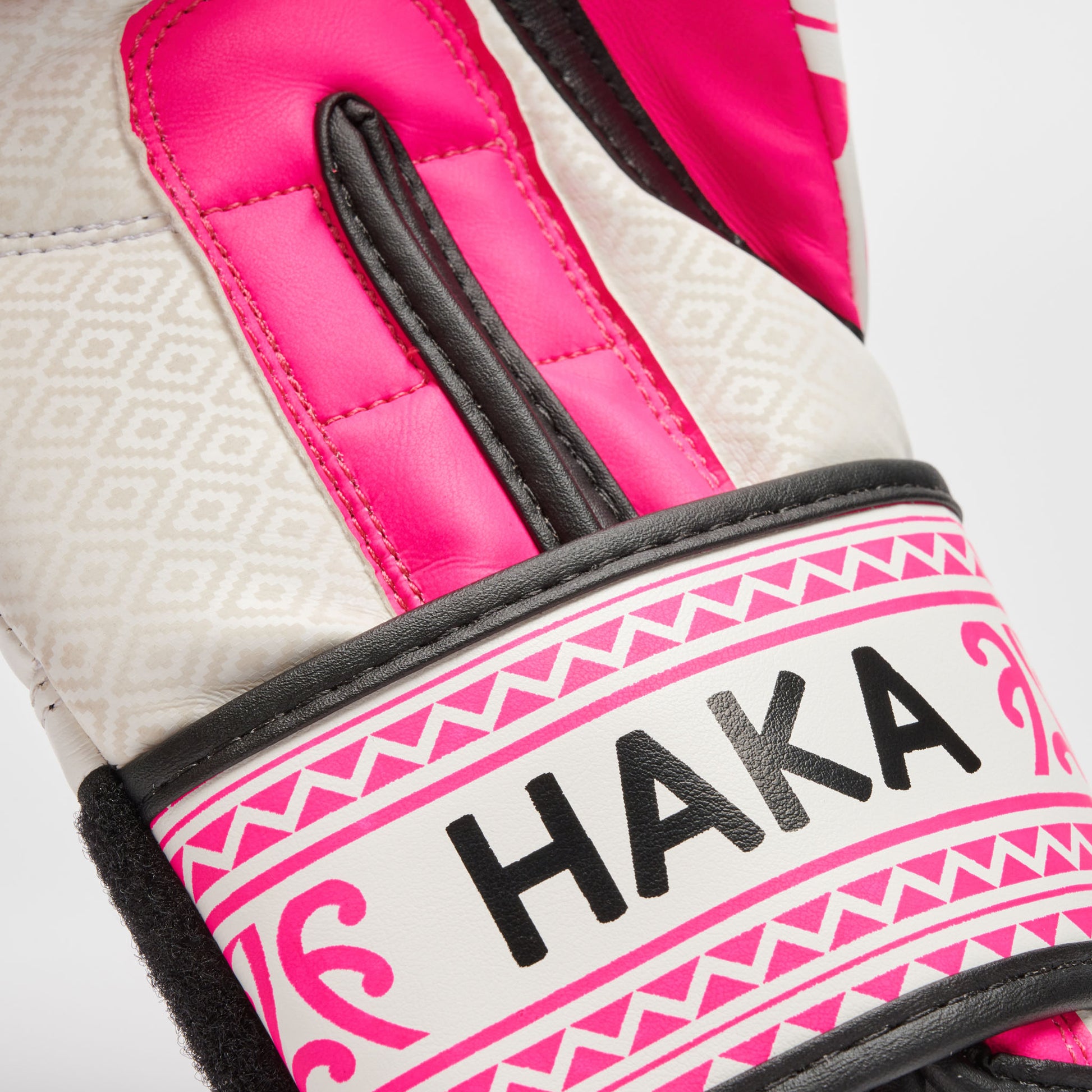 HAKA BOXING GLOVES
GN329