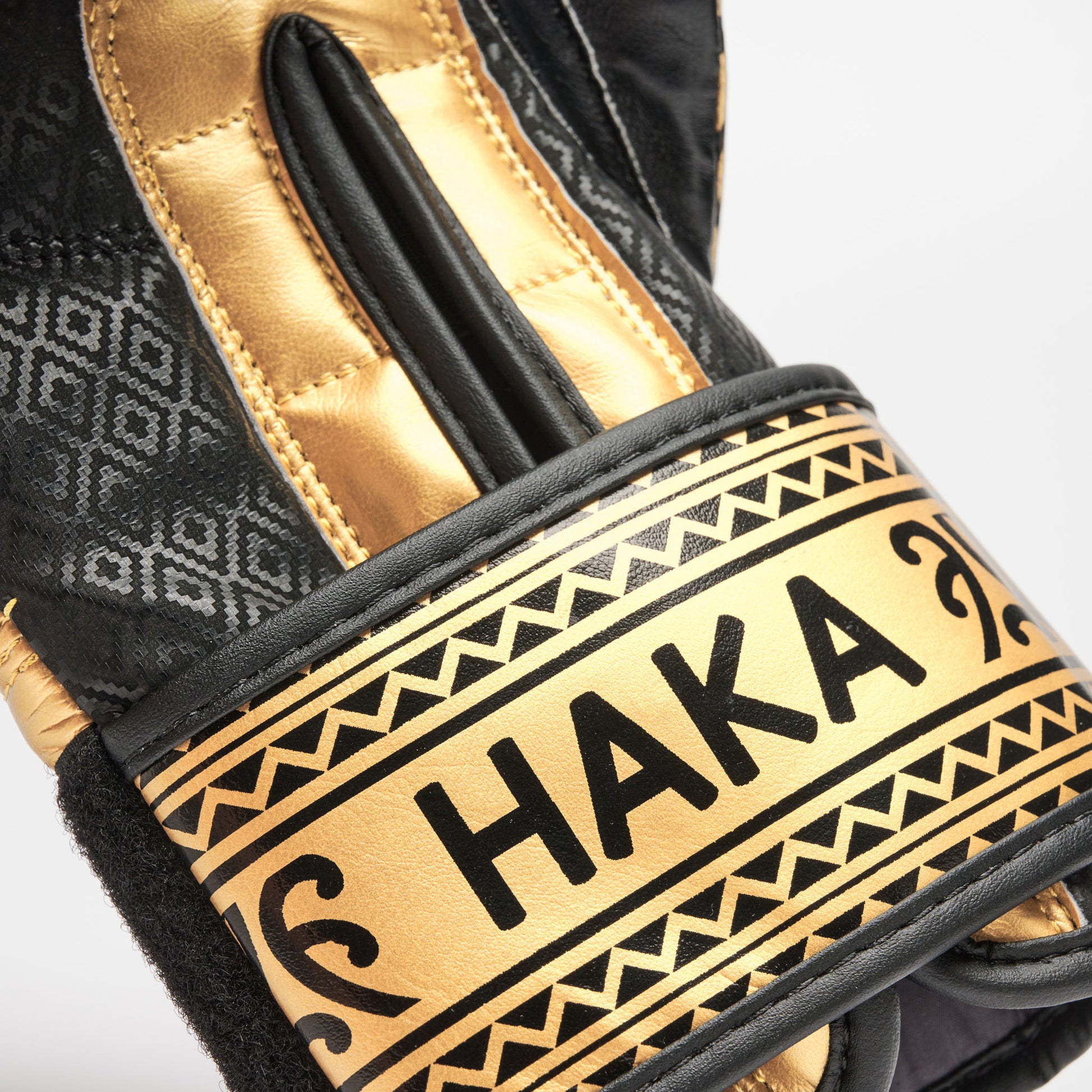 HAKA BOXING GLOVES
GN329