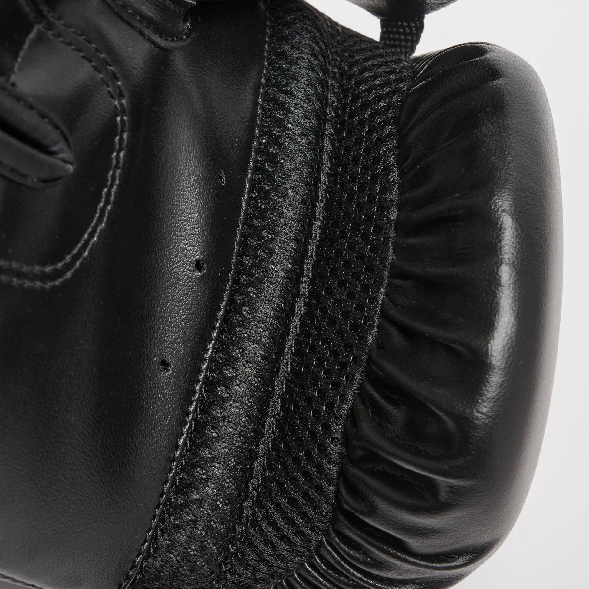 THUNDER BOXING GLOVES GN383