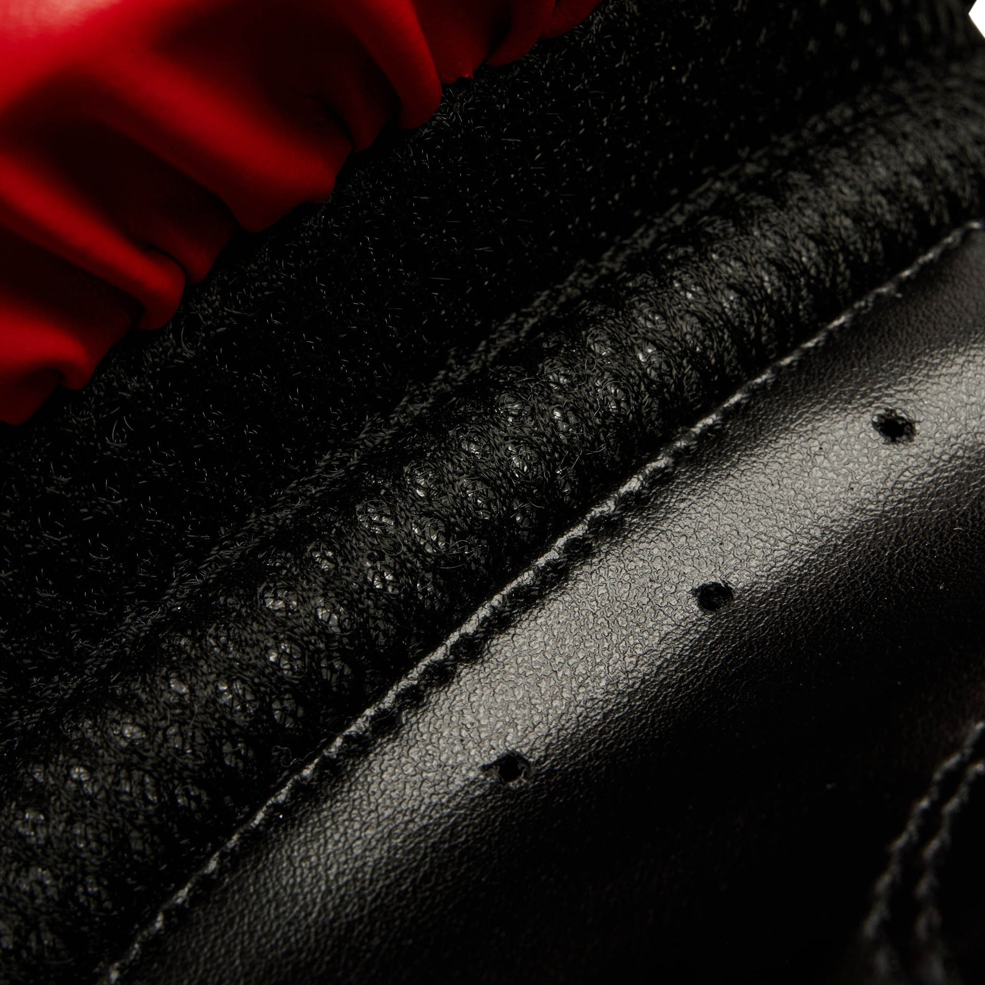 THUNDER BOXING GLOVES
GN383