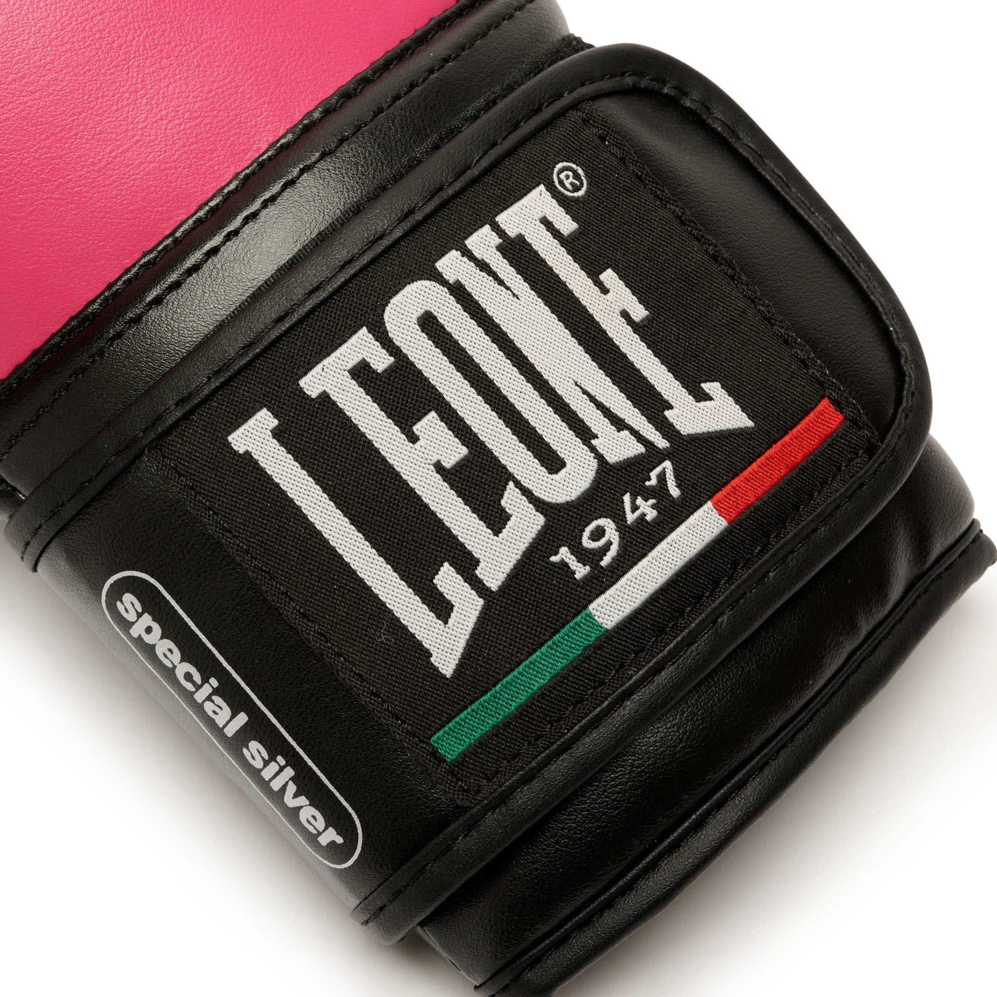 THUNDER BOXING GLOVES
GN383
