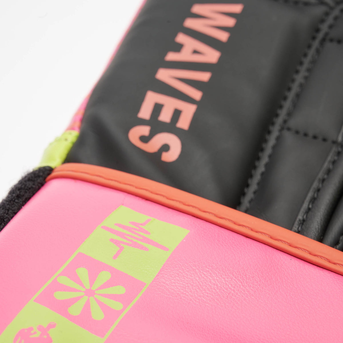 WAVES BOXING GLOVES GN313